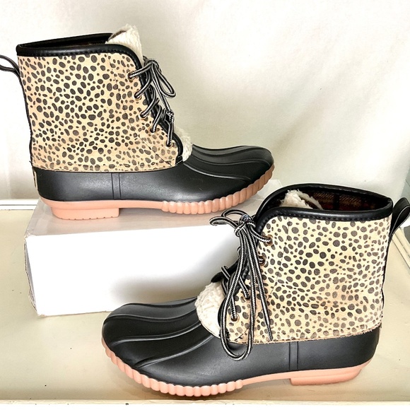 SIMPLY SOUTHERN Women's Tan Black Leopard Lace Up Rain Snow Duck Boots Size 7 - Picture 1 of 16